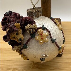 Boyds Bears Clair with Gingerbread Garland #25701